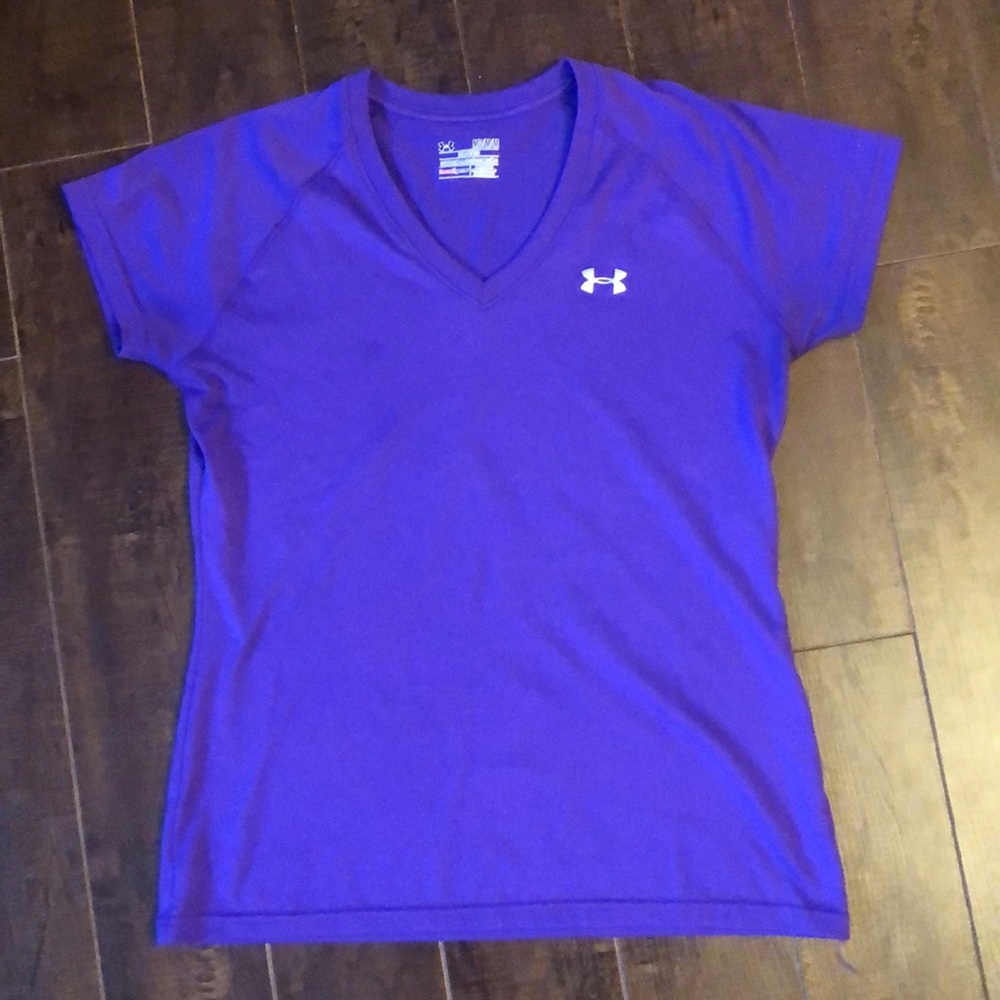 UA semi-fitted heat gear tee